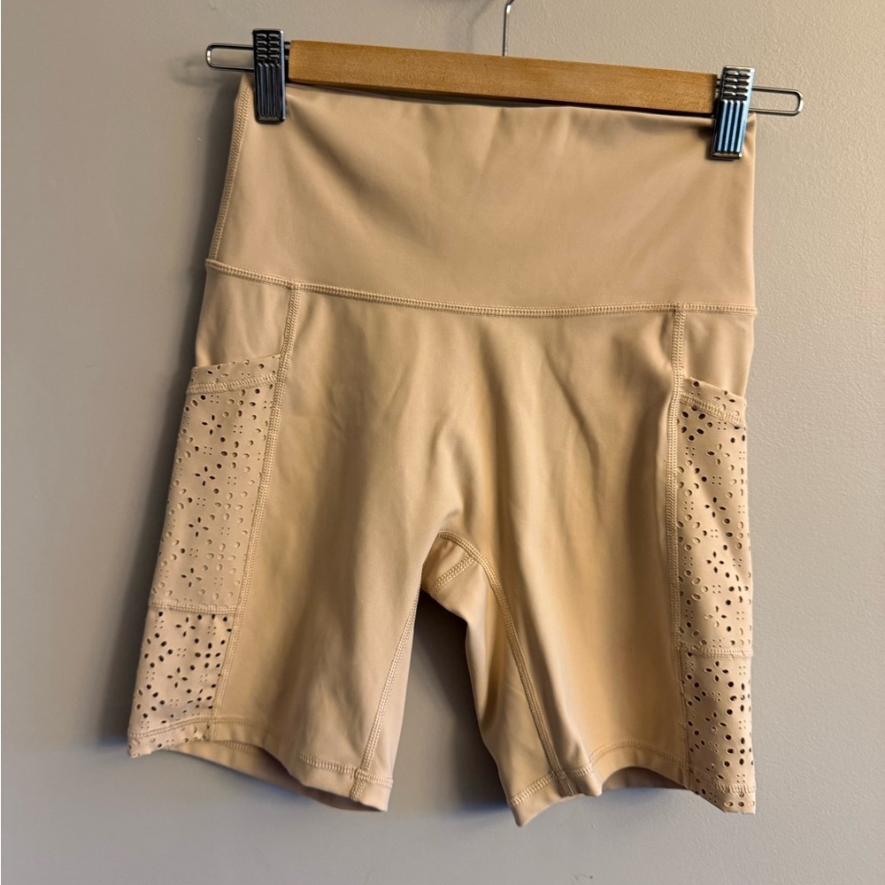 Aerie Bike Shorts Medium Beige High Waisted Workout Yoga Pockets Laser Cut